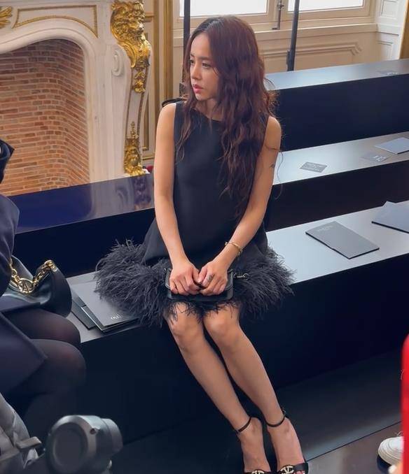 原创巴黎生图第三弹蔡依林漫画腿太惊艳钟楚曦葫芦身材抢镜沈梦辰咋长