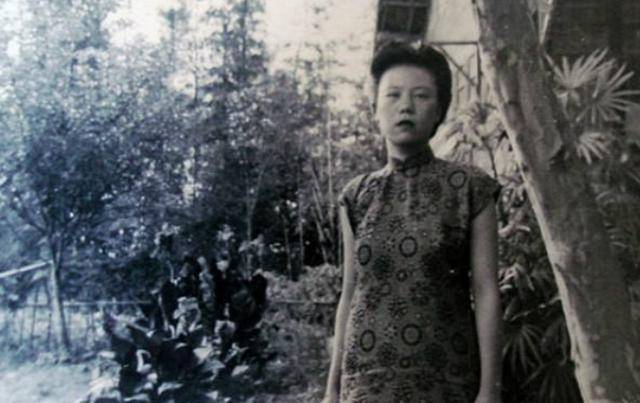 在张大千眼里,杨宛君模样好,嗓子好,看过她在舞台上的表演后,更是被