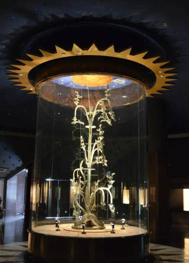 原创神秘的三星堆考古工作为何突然停止挖掘考古人员你看挖出了啥