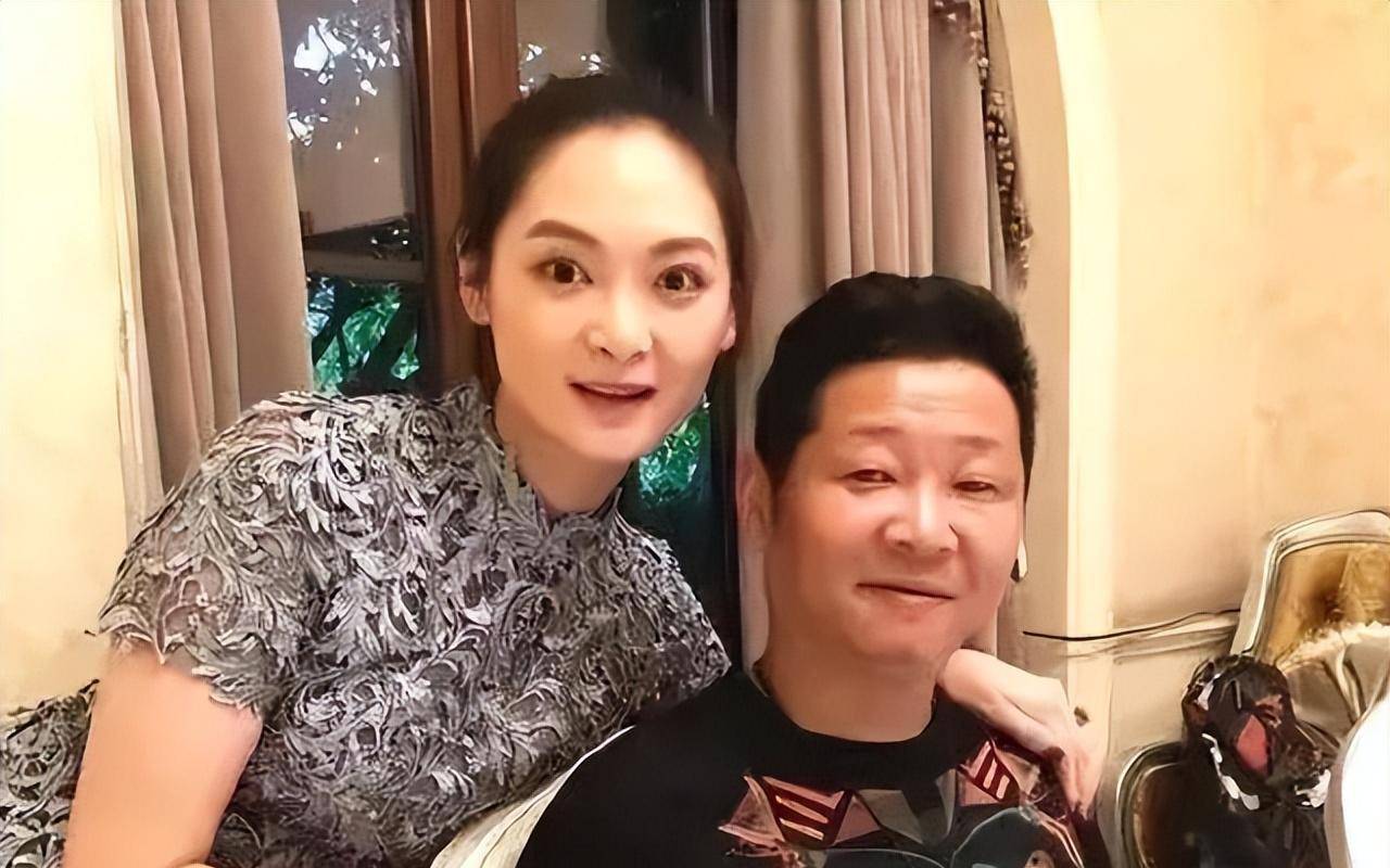 胡敬老婆图片