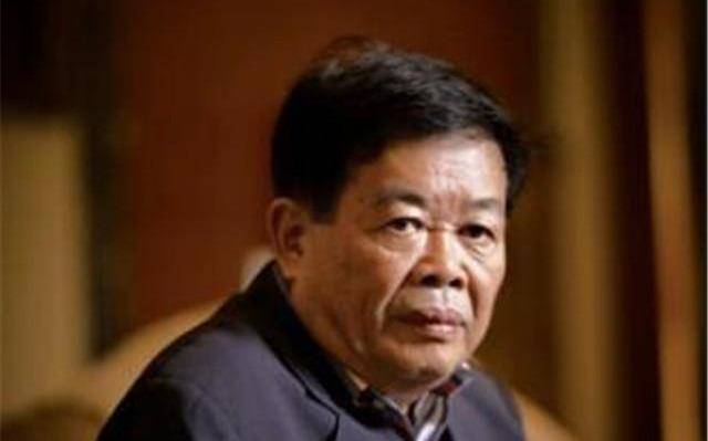 原创曹德旺回乡捐钱对仇人说谢谢你当年那一拳不然我现在跟你一样