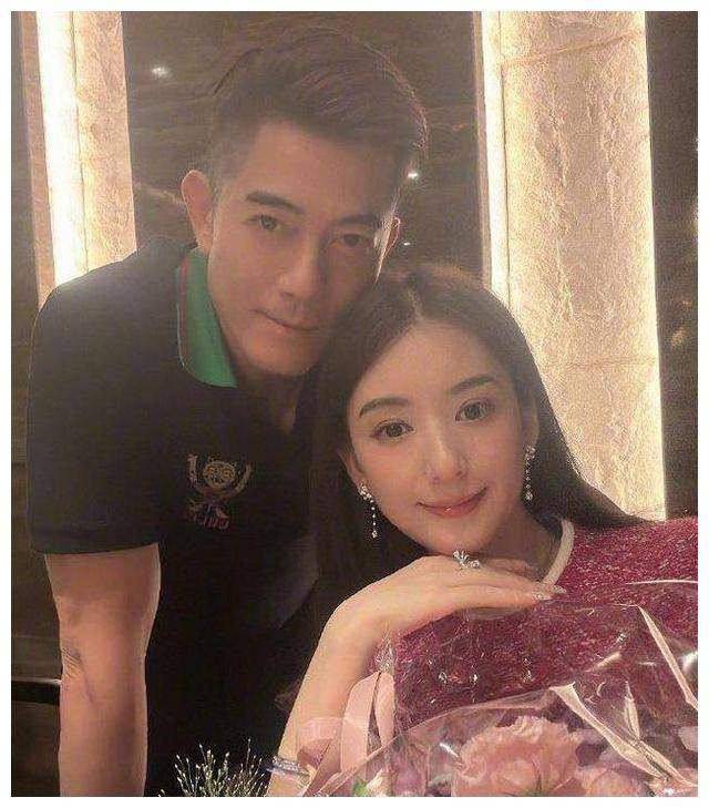 郭富城回应被林家栋搀下楼,给粉丝报平安,霸气护妻否认方媛拜金_争议