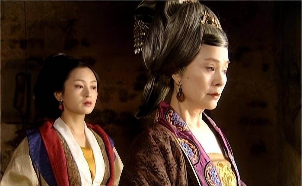 被称为"悲惨太后",曾被士兵糟蹋,还生下敌人孩子