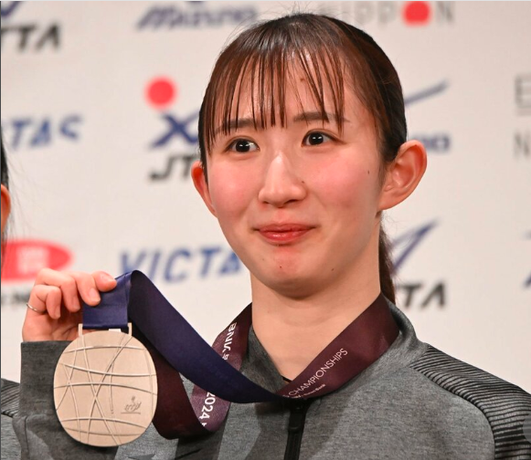 早田希娜在第2盘比赛中与东京奥运会双冠王陈梦对战