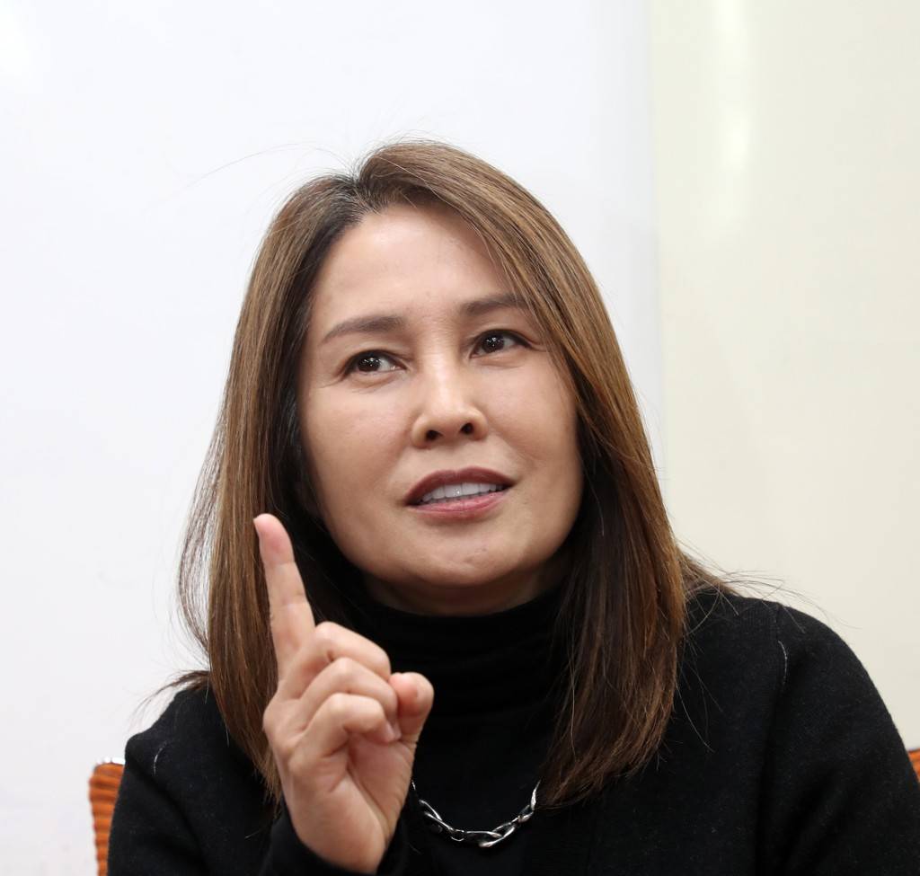 (高金素梅自22年前任原住民"立委"至今)除了干扰正常质询活动之外