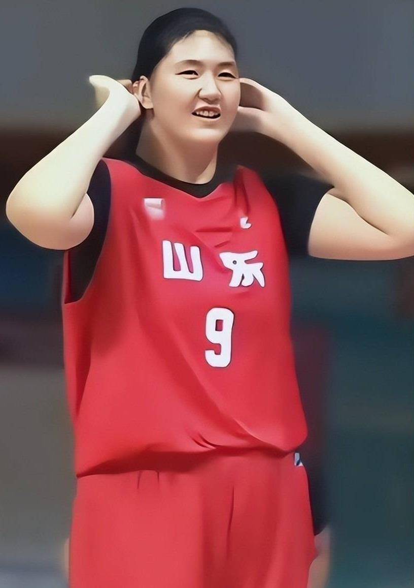 16岁女篮新星张子宇单手劈扣,回应所有质疑和挑战_扣篮_实力_世界