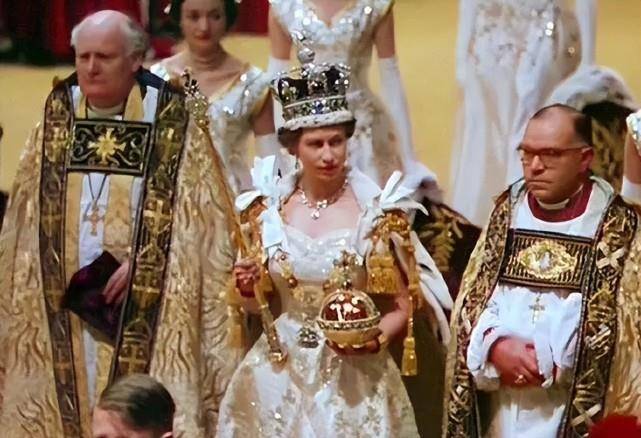英国女王的优雅谢幕:英国人为什么对女王如此爱戴?