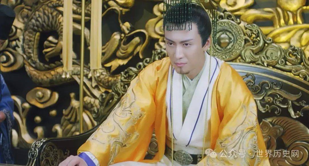 杨坚,是南北朝时期西魏到北周名将杨忠之子,杨忠因跟随西魏权臣宇文泰