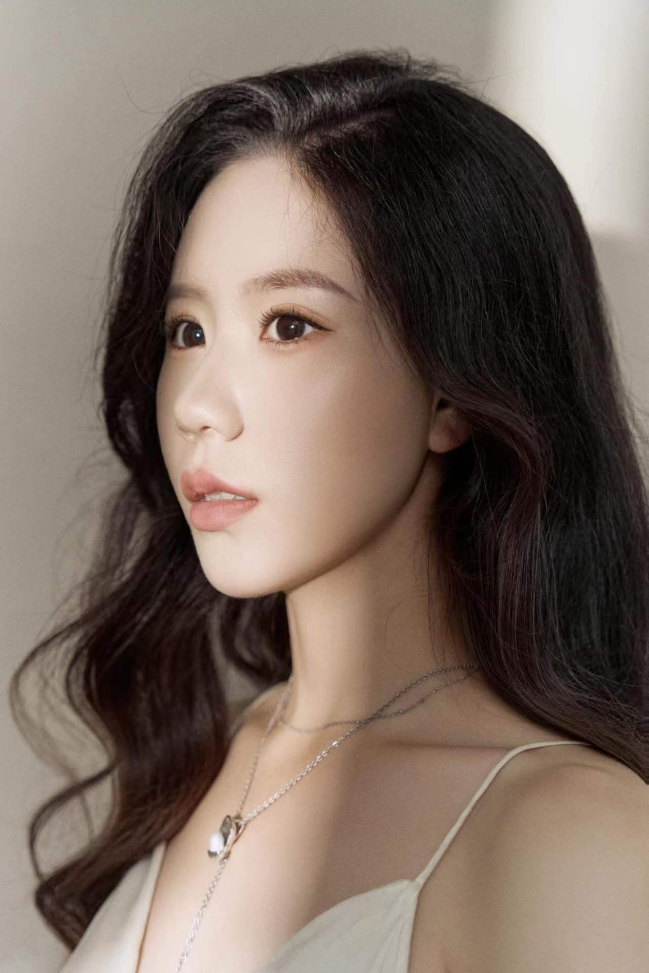 我们期待能看到演员冯楚涵和她的父亲冯殿学先生带来的更多优秀作品.