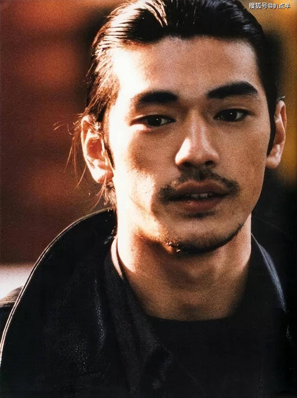 金城武被曝隐婚:曾是亚洲第一美男,偏爱姐弟恋,51岁感情成谜?