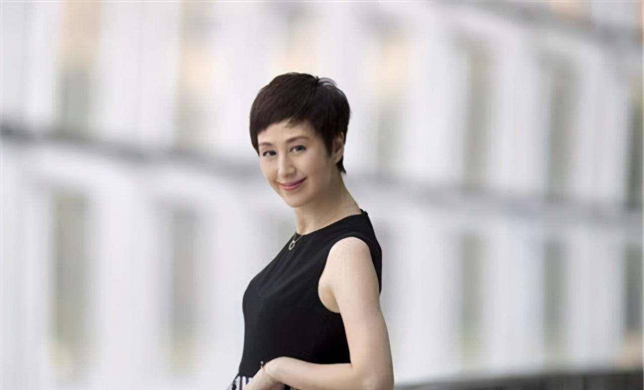原创中国京剧之星史依弘与大18岁的李成儒相爱离婚后成兄妹