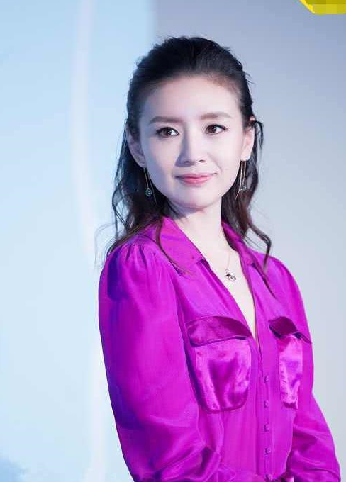 潘粤明释然了,董洁又美回来了,9岁儿子顶顶,很开心!_妈妈_爸爸_成长