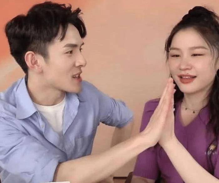 原创李佳琦直播被逼婚撒贝宁也嗑这对cp金靖直接说我名字得了