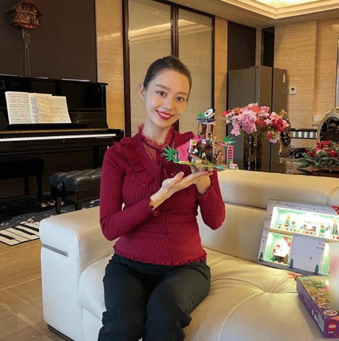 原创吉娜晒与郎朗四手联弹视频孕肚明显可见肚子终于不是平坦