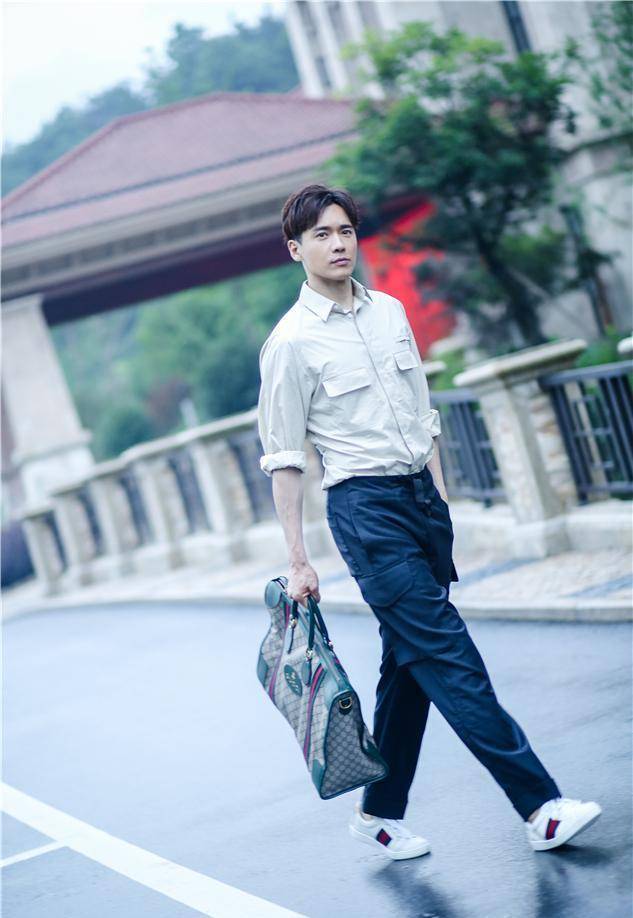 原创高云翔太拽了吧186身高穿西装气场超男模庭审现场自信又从容