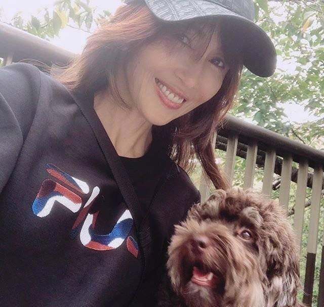 原创木村拓哉女儿19岁生日晒儿时自黑照从小妹妹就调皮活泼更像爸