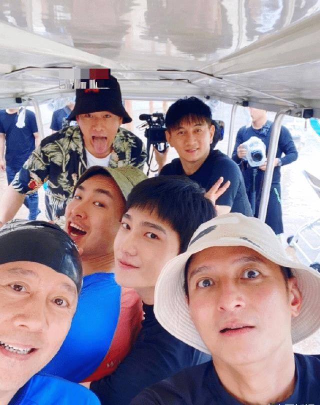 吴奇隆最新近照不油腻瘦了,五官立体轮廓分明,头发乌黑像帅小子_杨洋