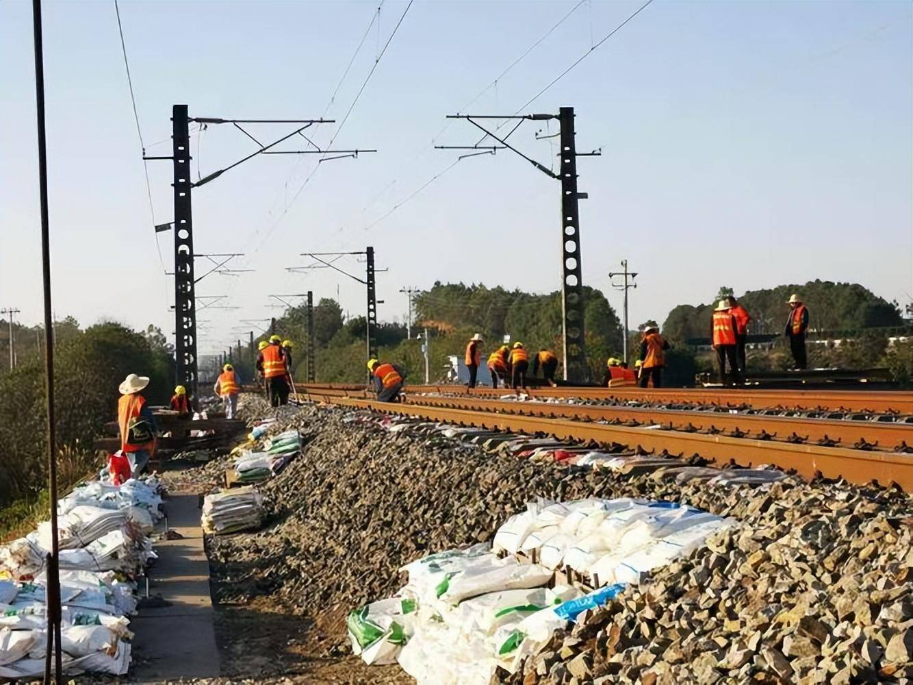轨道上为什么要铺石子 轨道上为什么要铺石子