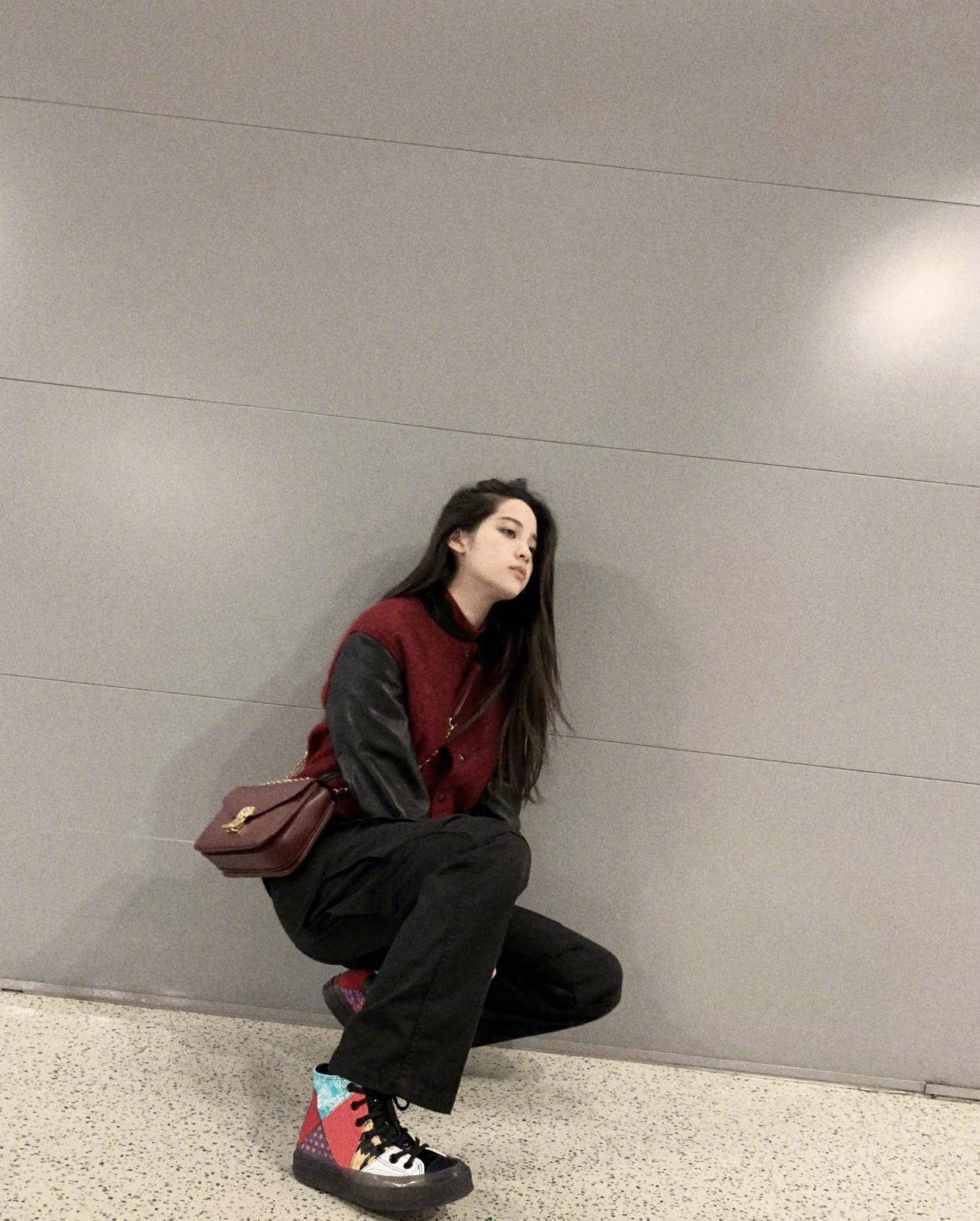 原创欧阳娜娜的校园风穿搭火了学生党照着学时尚百搭易上手