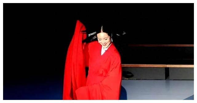 哈辉出生于1977年,成长在一个充满文化底蕴的家庭中.