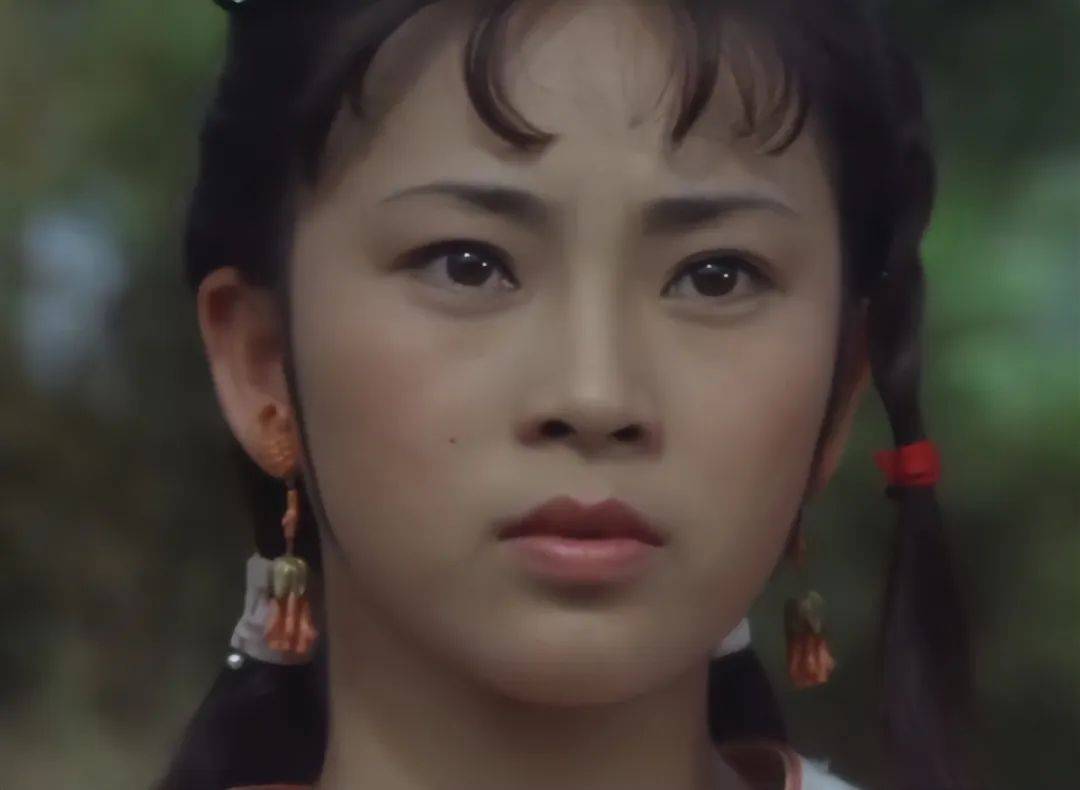 生下2女被抛弃,住地下室10年,黄秋燕早该明白李连杰对她不是爱_生活_