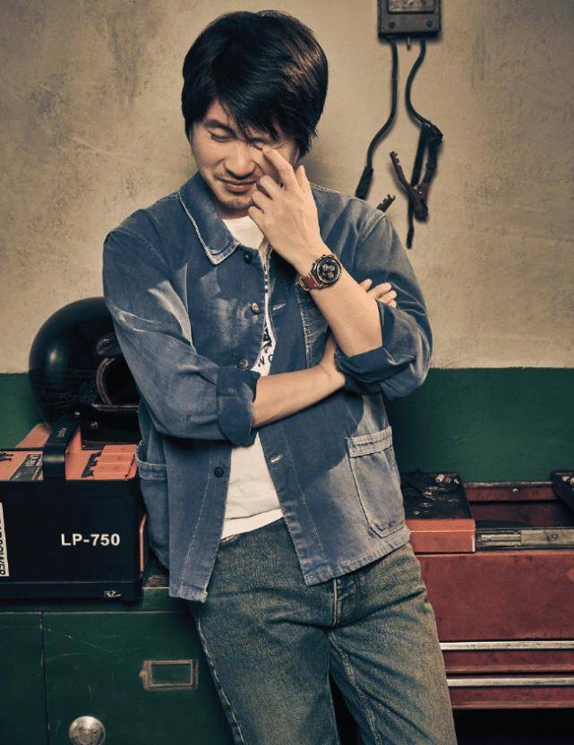 原创坚持运动太重要韩寒晒健身照帅回颜值巅峰撞脸谢霆锋啥情况