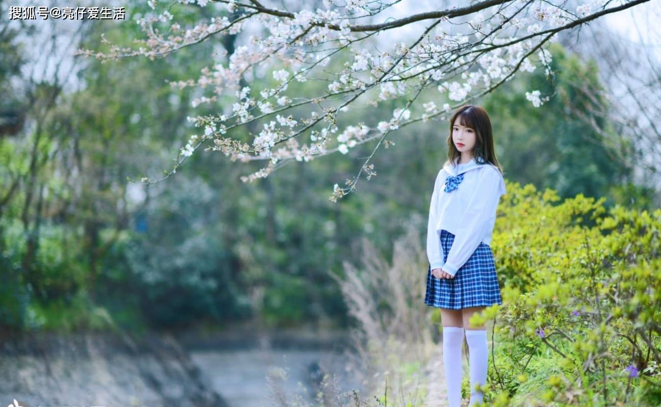 原创青春校园风清新又养眼一位学生的时尚穿搭启示