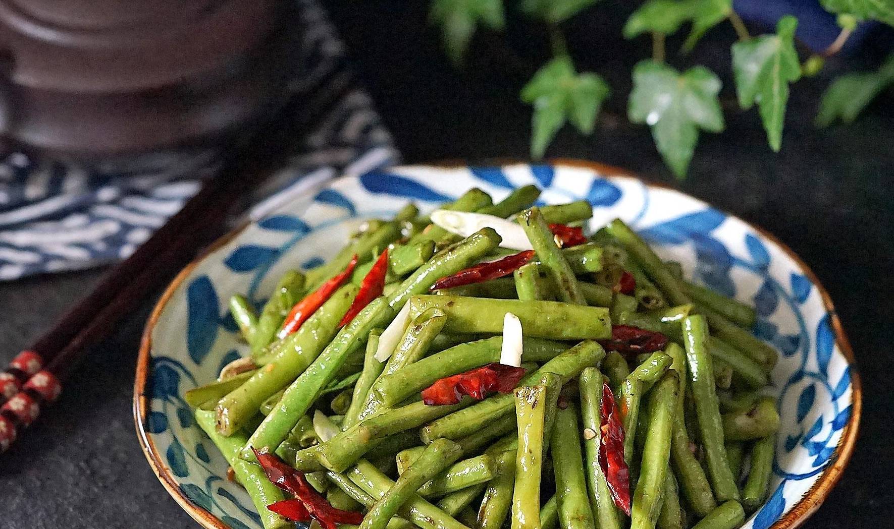 教你一招豇豆不加肉,也能烧出比肉还香的家常做法,越吃越想吃_食材_干