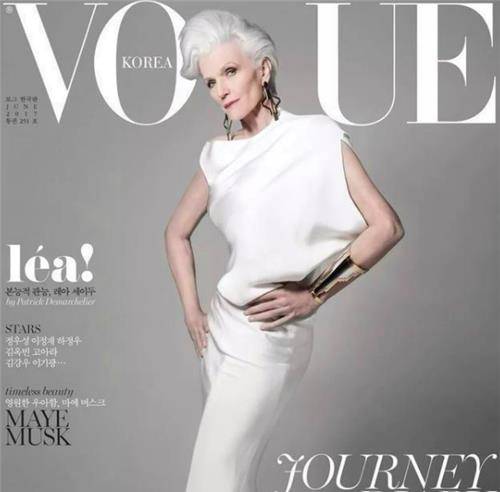 马斯克母亲:独自抚养3个孩子,现个个成亿万富豪,72岁依然很美