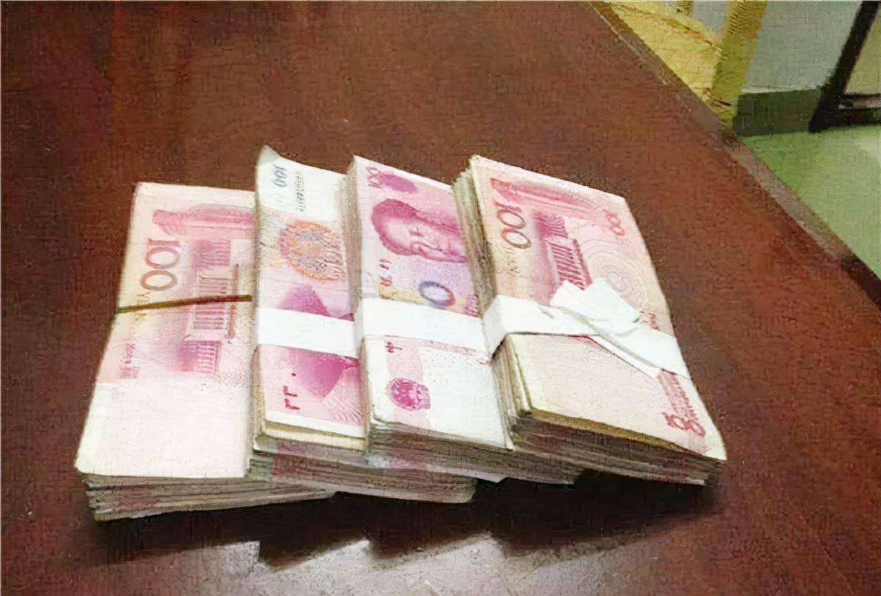 原创17年前退伍费到手借了战友400元16年后战友发起寻人启事还钱