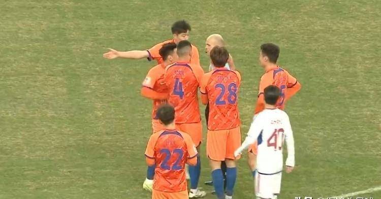 原创中国足球被亚洲裁判针对日本球迷输了就找借口世界杯没戏