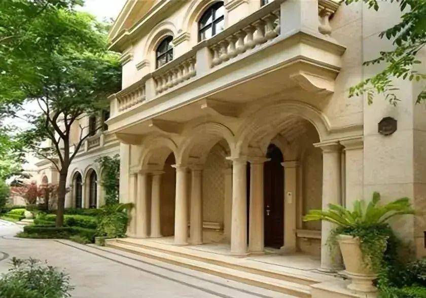 干嘛嘛不行的岳云鹏为什么红了呢住千万别墅年收入千万