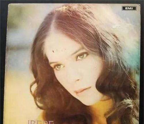 1972年献唱教父主题曲令她当选为七十年代最佳女歌手以及最受欢迎女