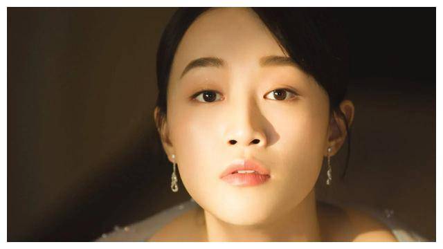 原创蓝盈莹中国内地女演员才华横溢蓝盈莹备受瞩目照耀舞台银幕