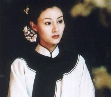 在李嘉欣的推波助澜之下,最后亲子鉴定发现原来徐绮雯的孩子并不是