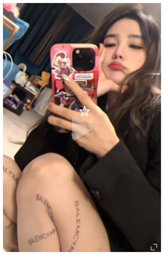 rita,真名冯雨,毕业于2024戏剧学院,2016年从职业女选手成功转型为