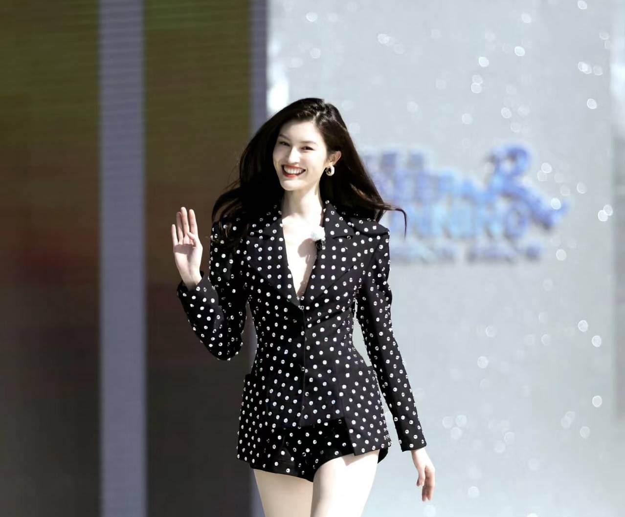 在众多猜测中,陈伟霆和女友何穗的成为了意外之喜.