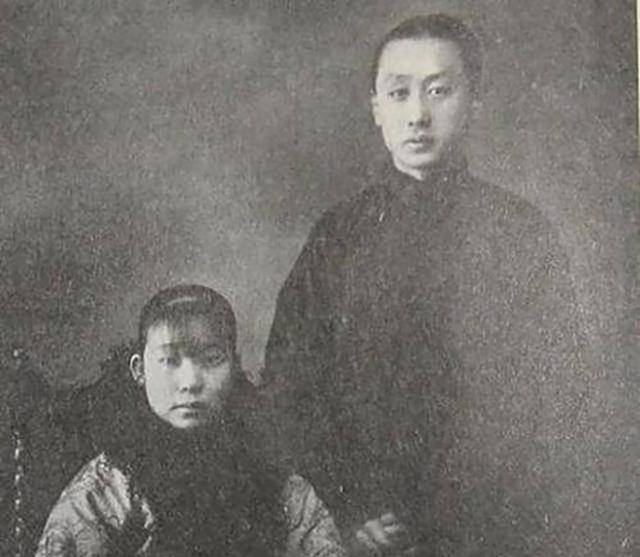 马连良父母为他挑选的妻子名叫王慧如,是典型的大家闺秀.