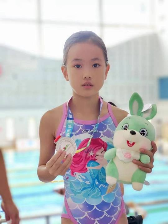 西安欧亚学院:「她们」图鉴_女性_游泳_吴婧