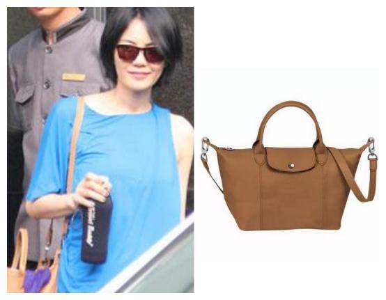 王菲机场风采搭配longchamp包展现随性优雅