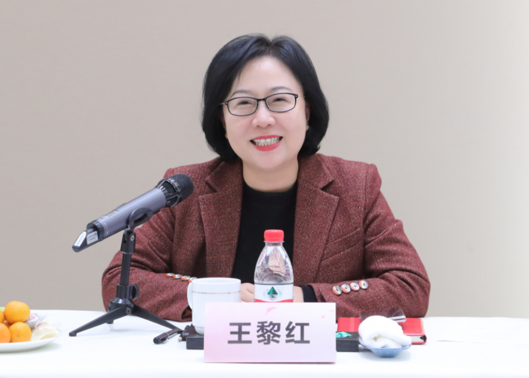 38妇女节柔肩担重任巾帼绽芳华