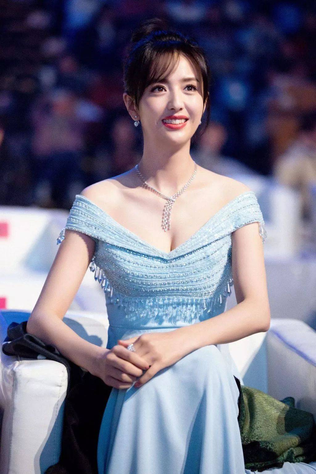 陈慧琳唐艺昕,娱乐圈的清流,她俩就是那朵荷花啊!_演技_明星_舞台剧