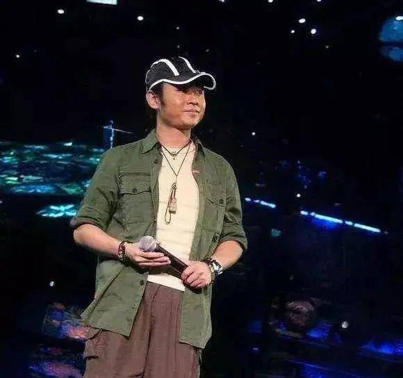 原创被妻子抛弃被那英瞧不起被杨坤嫌弃的刀郎现在去哪了