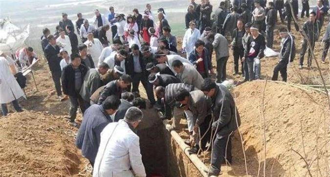 原创北大教授吴飞曾称火葬把人当垃圾处理没有人情味