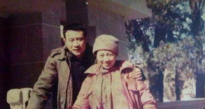 原创李雪健一条小纱巾搞定白富美患鼻病妻子和他一起剃光头