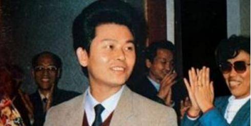 对于张宝胜来说,他本可以拥有一个稳定的工作,并度过安稳的人生,然而