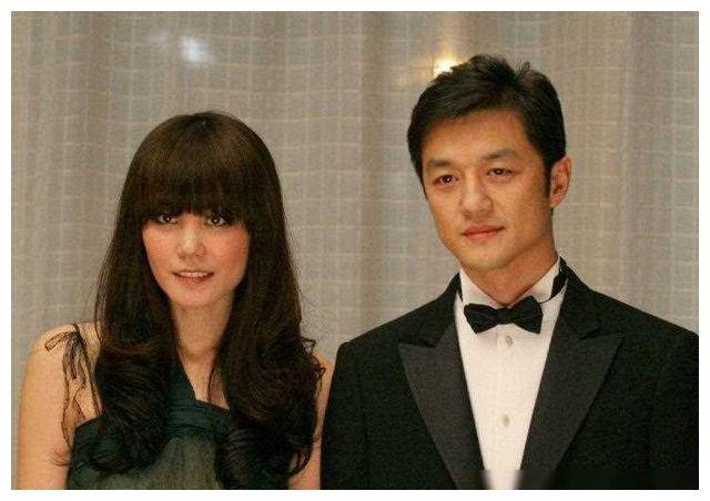 王菲谢霆锋秀恩爱!李亚鹏直播哭穷?李湘前夫送礼物安慰!