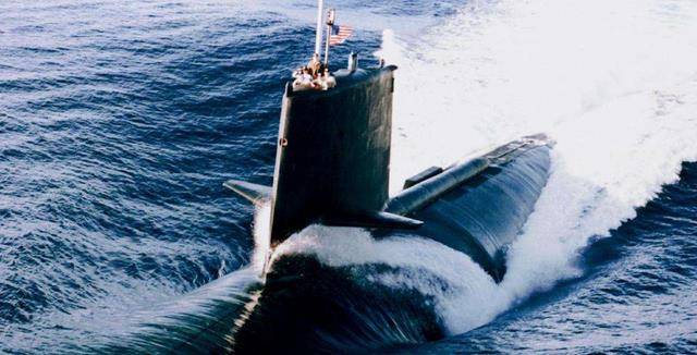 4000吨潜艇掉进2600米海底悬崖,129人全遇难,22枚核弹不知所踪_断崖