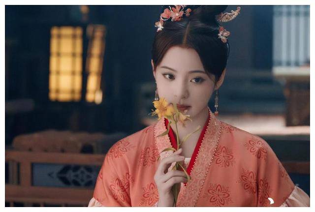 古装喜剧新剧开播,欧阳娜娜演绎第一美人,意见各不相同.