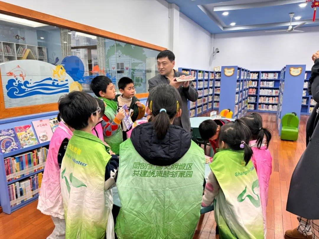 他们"变身"小小图书管理员,传递志愿服务正能量_活动_小朋友们_雷锋